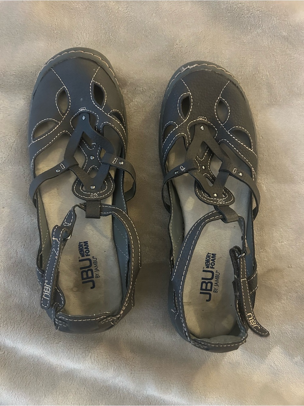 Size 7.5 JBU Women's Gray Closed-Toe Comfort Sandals